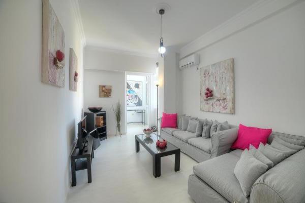 Cosy Apartment In Glyfada Center Athens Exterior photo